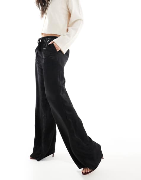 Miss Selfridge - Satijnen broek met wijde pijpen in zwart - view 1