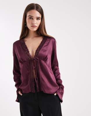 Miss Selfridge - Satin-Bluse in Feige mit gebundener Vorderseite-Lila