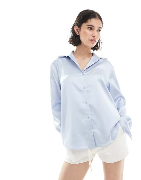 Miss Selfridge – Satin-Hemdbluse in Eisblau mit Oversize-Schnitt und Knopfleiste - view 1
