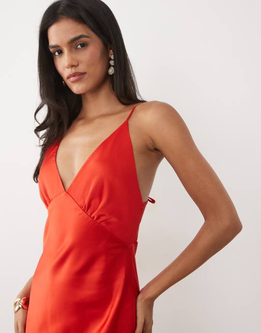 Miss Selfridge satin kjole med bindebånd i ryggen i rød, 3 af 4