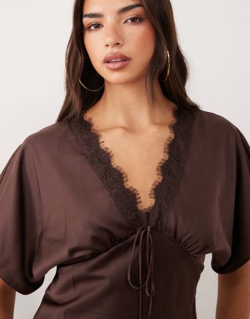 Miss Selfridge satin- och spets-topp med batwingärm i chokladbrun, 4 av 4