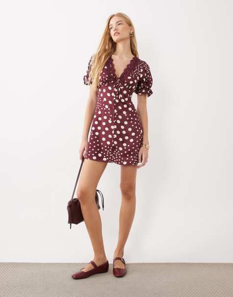 Miss Selfridge satynowa mini sukienka z koronkowym wykończeniem w groszki - view 1