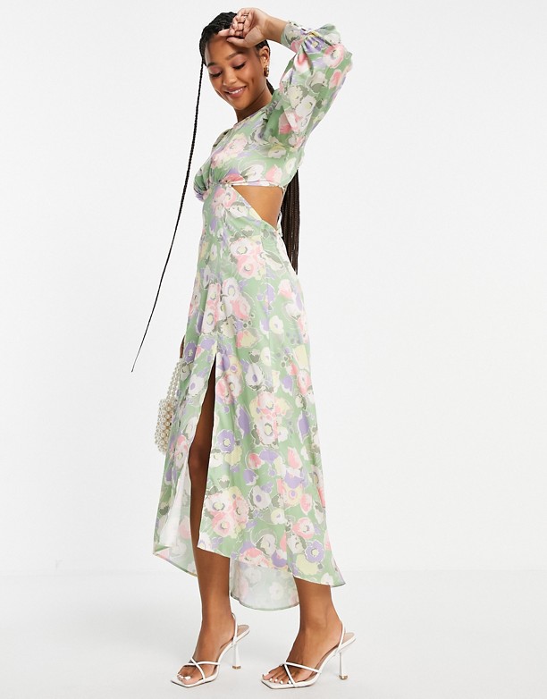  Kupić Miss Selfridge – Satynowa sukienka midi w kwiaty ze sznurowanymi odkrytymi plecami w kwiatowy wzÓr Zielony