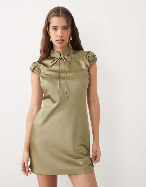 Miss Selfridge – Satynowa sukienka mini z wiązaniem na szyi w kolorze khaki - view 1