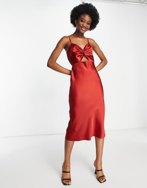 Miss Selfridge – Satynowa sukienka na ramiączkach w kolorze rdzy z wycięciem