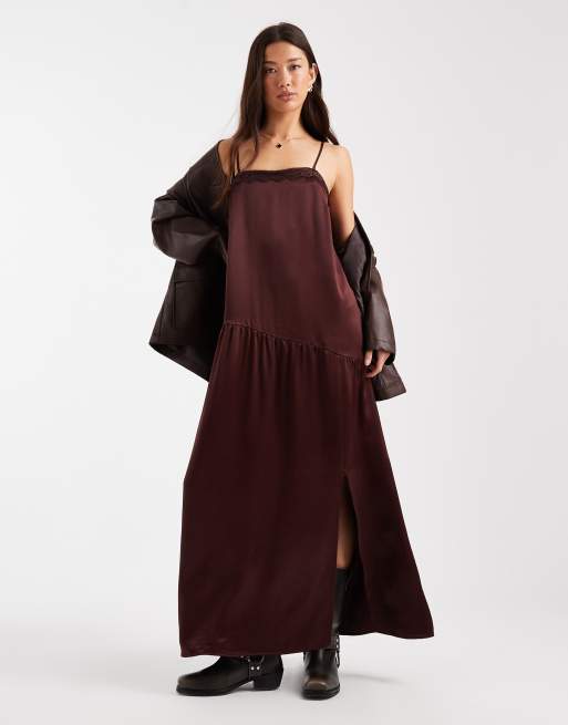 Miss Selfridge scallop edge satin maxi dress in chocolate, 3 of 4