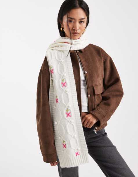 Miss Selfridge – Schal in Creme mit Zopfmuster und Stickerei - view 1