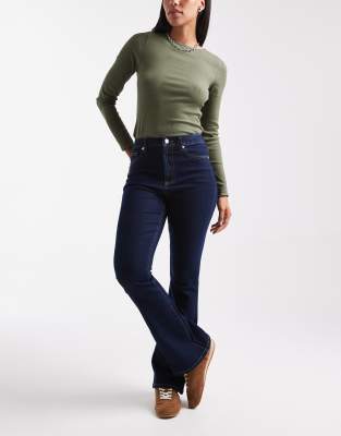 Miss Selfridge - Schlagjeans in indigoblauer Waschung