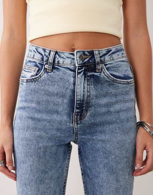 Miss Selfridge – Schlagjeans in mittlerer Waschung mit Herztaschen, 5 von 5