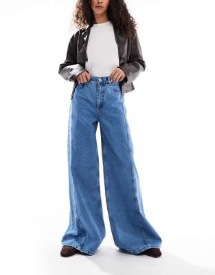 Miss Selfridge - Schlagjeans in mittlerer Waschung mit Nahtdetails-Blau