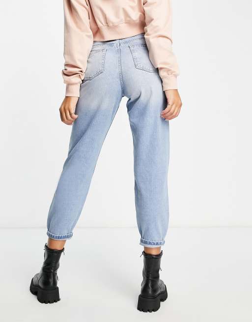 Miss Selfridge – Schmal zulaufende Mom-Jeans in hellblauer Waschung mit hohem Bund, 2 von 4