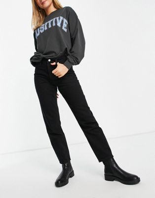 Miss Selfridge – Schmal zulaufende Mom-Jeans mit hohem Bund in Schwarz