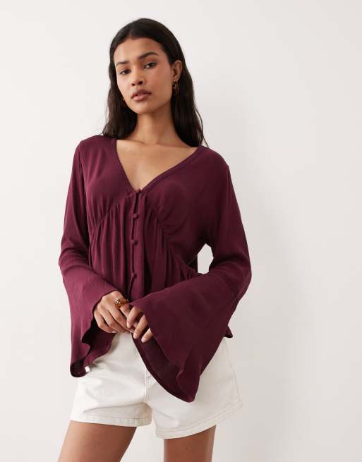 Miss Selfridge – Schößchenbluse in Feige mit Knopfleiste und ausgestellten Ärmeln, 2 von 4