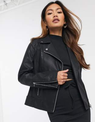 miss selfridge -  – Schwarze Kunstlederjacke