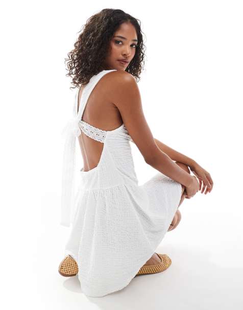 Miss Selfridge – Schwingendes Kleid aus strukturiertem Jersey in Creme mit Spitzenbesatz und Schnürung am Rücken - view 1