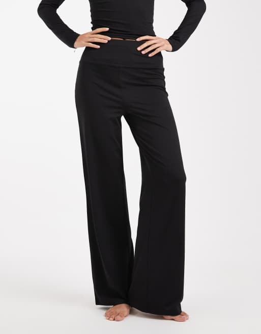Miss Selfridge sculpted wide leg trousers in black, 2 of 5