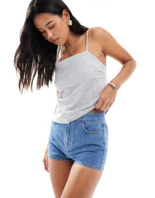 Miss Selfridge - Sehr kurze Jeans-Shorts in mittlerer Waschung-Blau