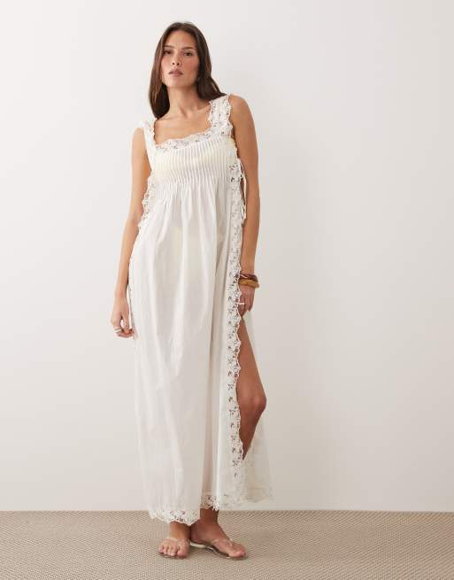Miss Selfridge – Seitlich gebundenes Maxi-Strandkleid in Weiß mit eckigem Ausschnitt und Spitzenborte, 2 von 4
