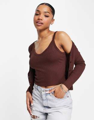 Miss Selfridge - Set con canotta e cardigan color cioccolato in coordinato