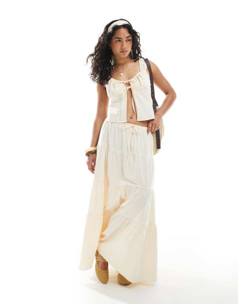 Miss Selfridge – Set in sanftem Gelb mit Camisole-Oberteil mit Bindedetail vorne und Maxirock - view 1