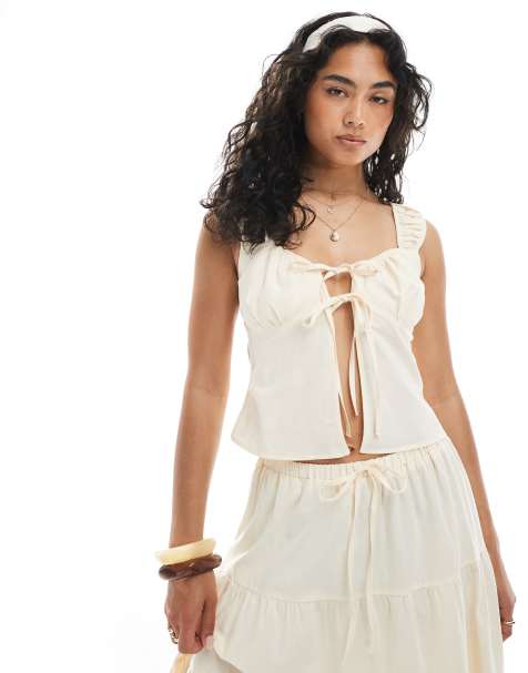 Miss Selfridge – Set in sanftem Gelb mit Camisole-Oberteil mit Bindedetail vorne und Maxirock - view 1