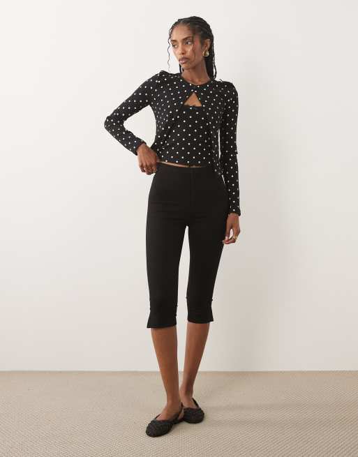 Miss Selfridge - Set van geribbeld vest en cami in zwart met stippen, 3 van 4