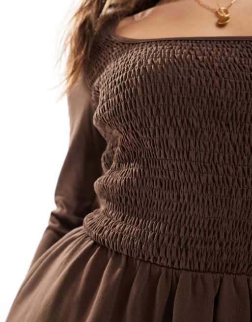 Miss Selfridge – Gesmoktes, langärmliges Minikleid in Schokobraun