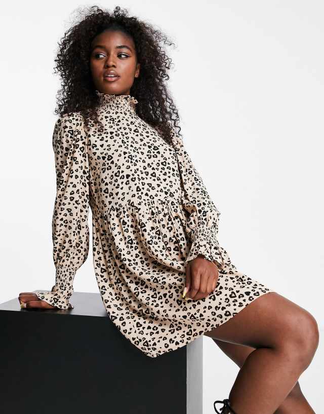 Miss Selfridge - shirred neck tiered smock dress in animal heart print