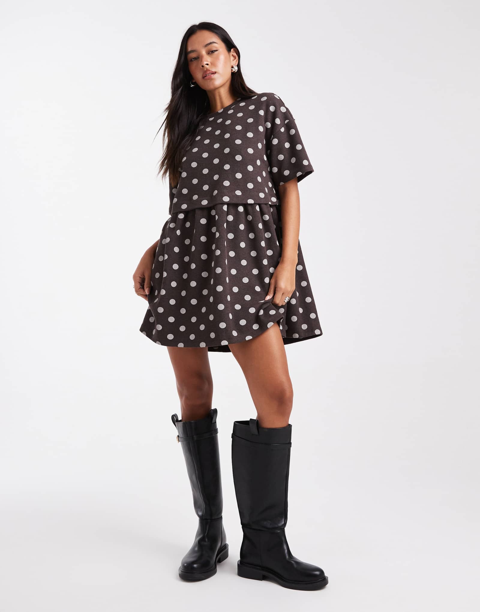 Многослойное платье-халат Miss Selfridge с коротким рукавом в шоколадный горошек