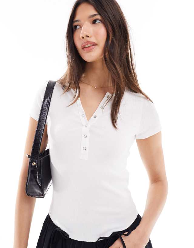 Miss Selfridge - short sleeve rib popper tee in white