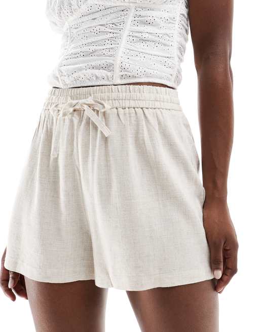 Miss Selfridge - Short van linnen met slubtextuur en elastische taille in naturel