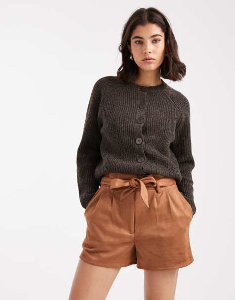 Miss Selfridge – Shorts aus Wildlederimitat mit Gürtel - view 1