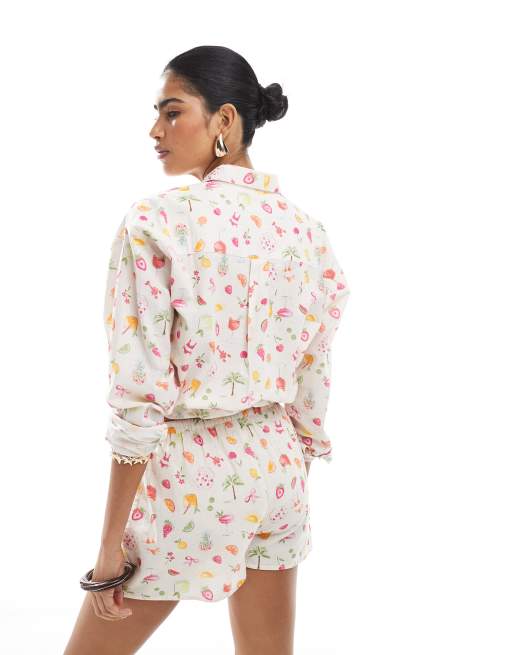 Miss Selfridge shorts in fruit print, 3 of 5