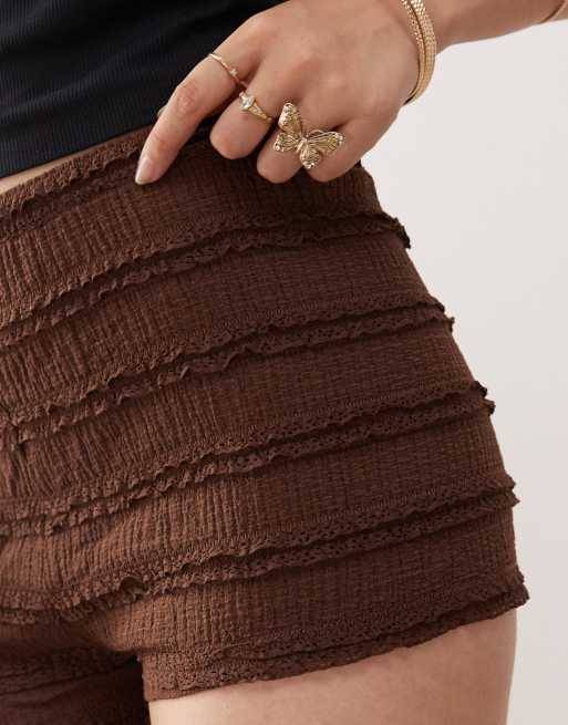 Miss Selfridge – Shorts in Schokobraun mit Rüschen, 2 von 5
