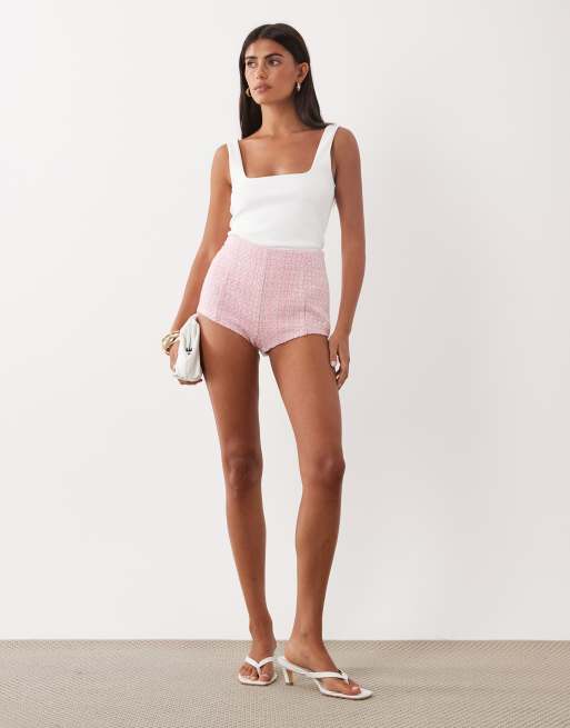 Miss Selfridge shorts sartoriali in bouclé rosa coordinati, 2 di 5