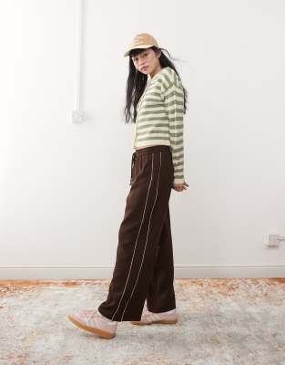 side stripe sweatpants in chocolate-Brown