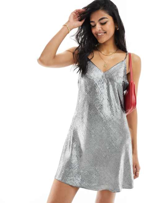 Miss Selfridge – Silverfärgad, metallisk slipklänning i minilängd