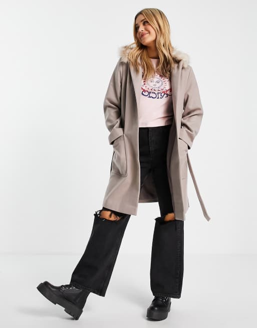 Miss Selfridge – Skater-Wickelmantel in Nerzrosa mit Kunstpelzkragen