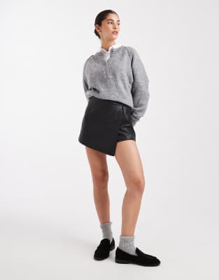 Miss Selfridge - Skort aus Kunstleder in Schwarz