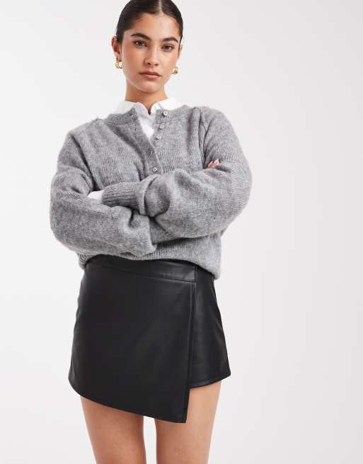 Miss Selfridge - Skort van imitatieleer in zwart, 2 van 5