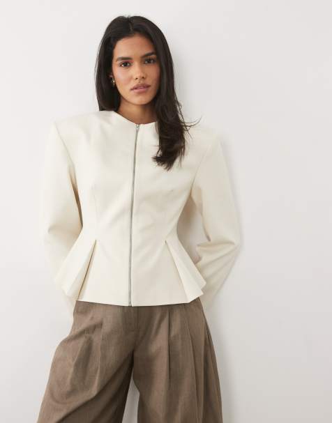 Miss Selfridge skræddersyet blazer med markerede skuldre og peplum i ivory - view 1
