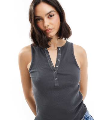 sleeveless snap top in charcoal-No color