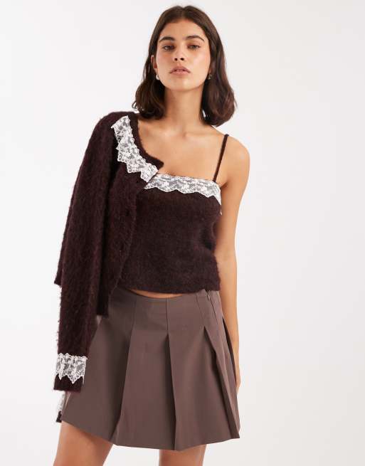 Miss Selfridge – Śliwkowy top na ramiączkach z dzianiny obszyty koronką, część zestawu
