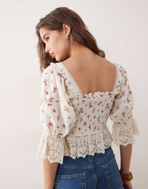 Miss Selfridge – Småblommig blus i broderie anglaise med smockad byst, 4 av 4
