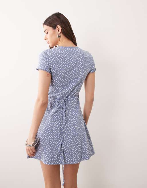 Miss Selfridge – Småblommig, pointellestickad omlottklänning med spetskant, 4 av 4