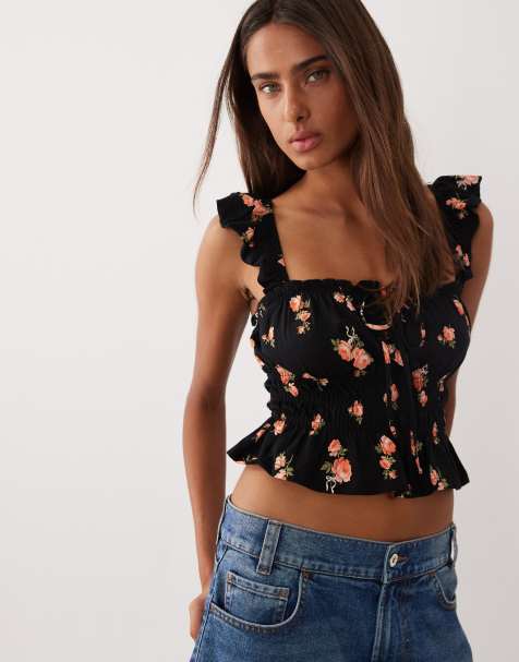 Miss Selfridge – Småblommig, smockad topp med volangärm - view 1