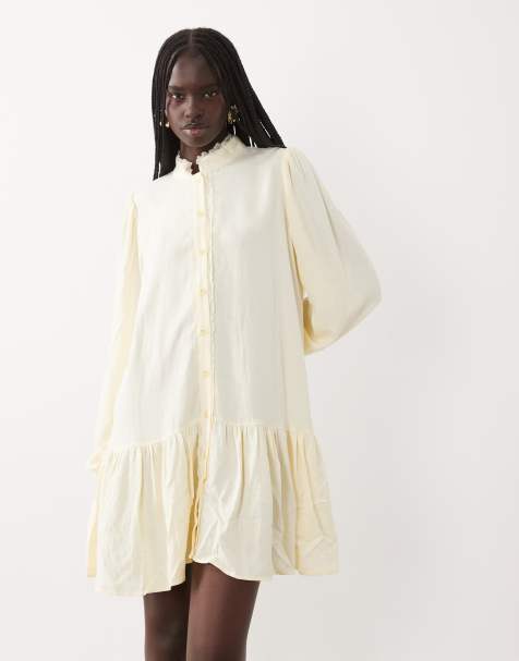 Miss Selfridge Smockkleid mit Stehkragen in Buttermilch - view 1
