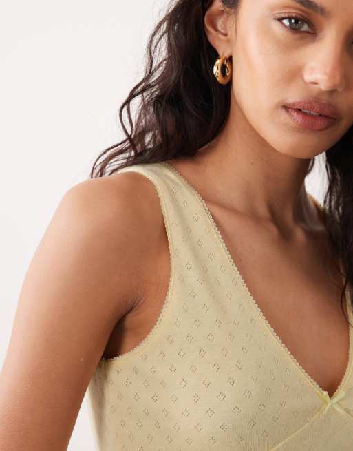 Miss Selfridge – Smörgult, pointellestickat linne med v-front och spetskant, 4 av 4