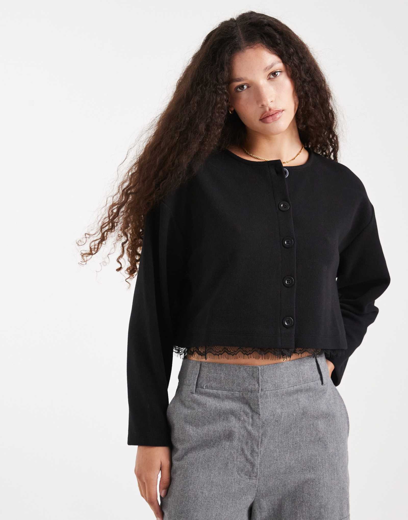 Мягкий кардиган Miss Selfridge в рубчик на пуговицах с кружевной отделкой