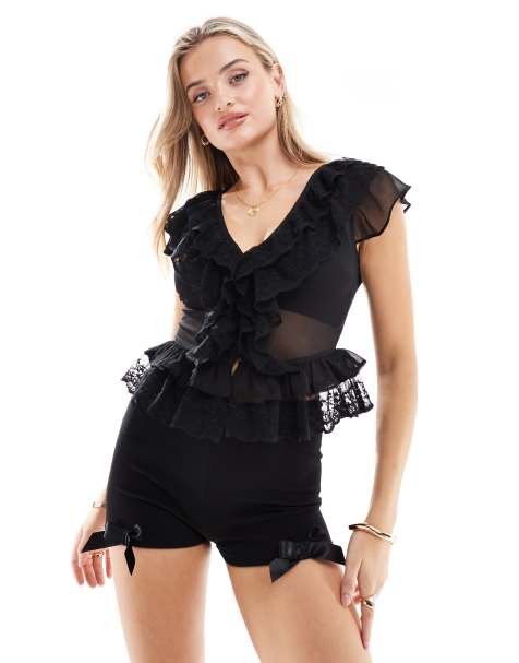 Miss Selfridge - Sort bluse i chiffon med flæser og blonde - view 1